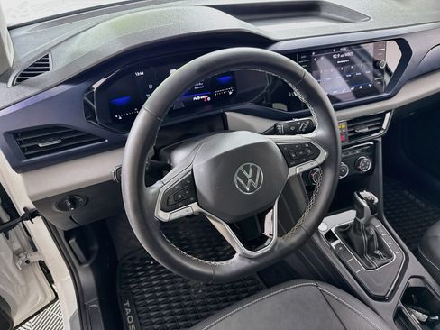 Used 2023 Volkswagen Taos SE w/ Panoramic Sunroof Package FWD image 23