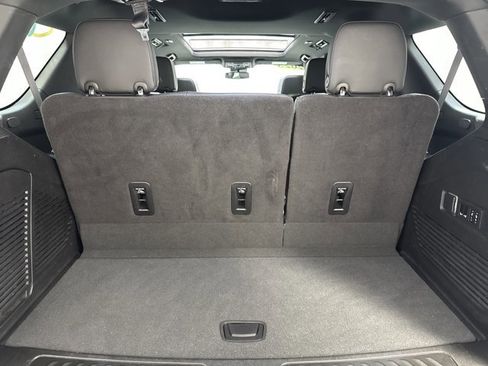 Used 2023 GMC Yukon SLT w/ SLT Premium Package AWD/4WD image 30