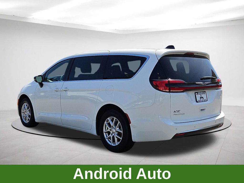 Used 2025 Chrysler Pacifica Select FWD image 5
