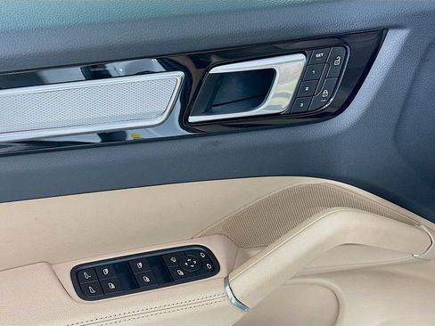 Certified 2023 Porsche Cayenne Platinum Edition AWD/4WD image 19