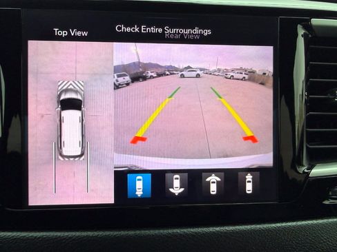 Used 2020 Chrysler Pacifica Touring-L FWD image 42