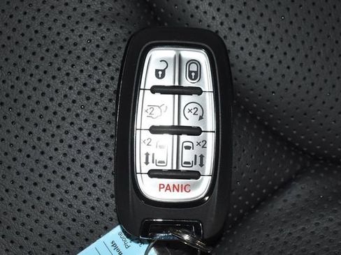 New 2026 Chrysler Pacifica Limited w/ S Appearance Package AWD/4WD image 39