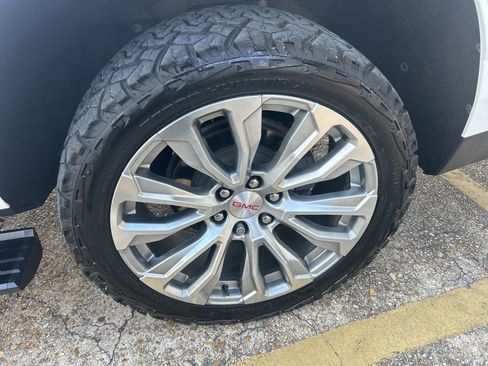 Used 2022 GMC Yukon XL Denali w/ Denali Ultimate Package image 23