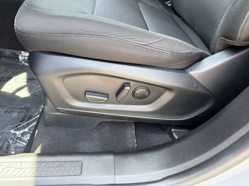Used 2023 Ford Explorer XLT RWD image 28