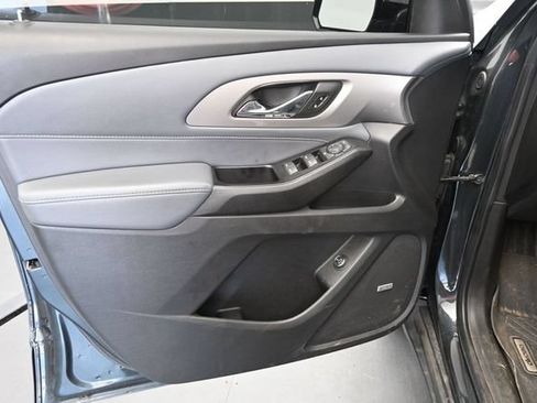 Used 2020 Chevrolet Traverse LT w/ LT Premium Package FWD image 17
