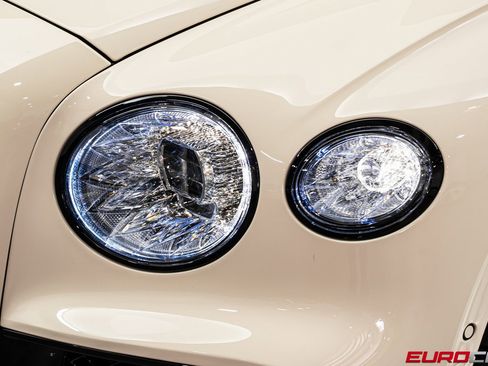 Used 2024 Bentley Flying Spur W12 image 10