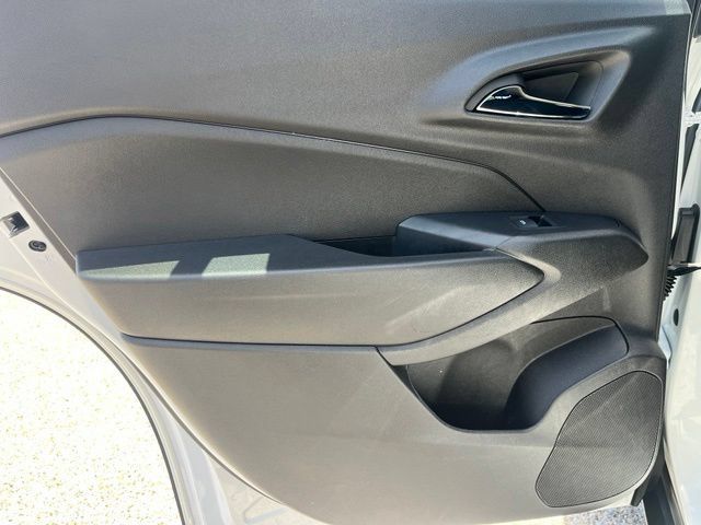 Used 2025 Chevrolet Trax LT FWD image 24