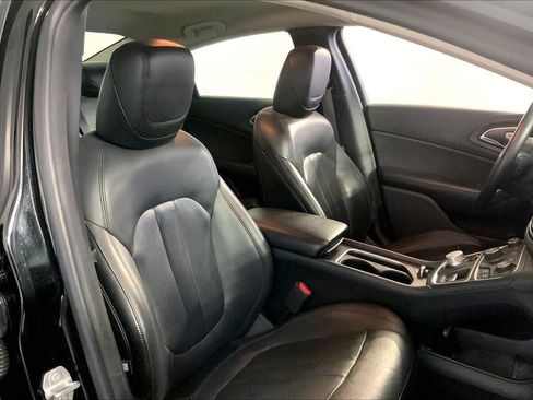 Used 2017 Chrysler 200 Limited Platinum w/ Mopar Interior Package FWD image 7