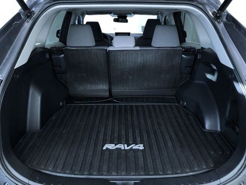 Used 2019 Toyota RAV4 XLE image 31