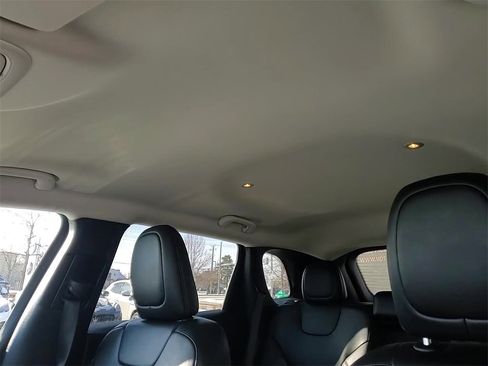 Used 2020 Jeep Cherokee Latitude Plus w/ Cold Weather Group image 31