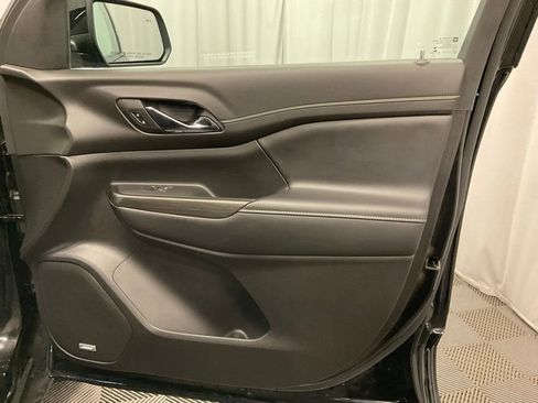 Used 2022 GMC Acadia SLT image 30