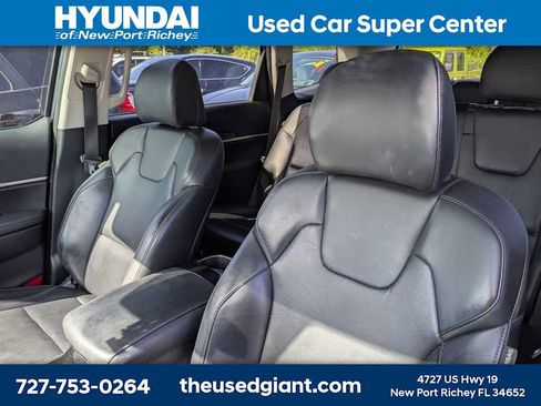 Used 2023 Kia Telluride LX FWD image 3
