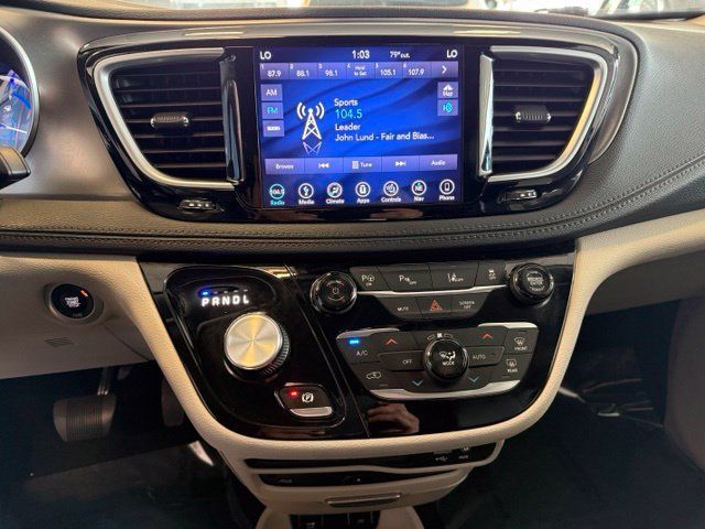 Used 2018 Chrysler Pacifica Limited w/ Advanced Safetytec Group FWD image 18