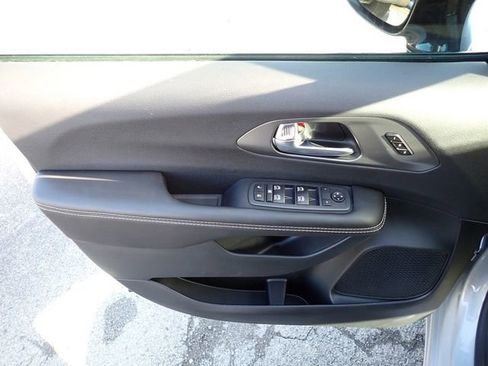 New 2026 Chrysler Pacifica Select w/ S Appearance Package image 17