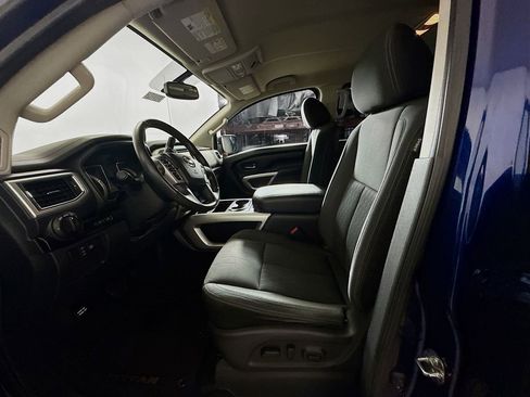 Used 2018 Nissan Titan SV w/ SV Convenience Package image 21