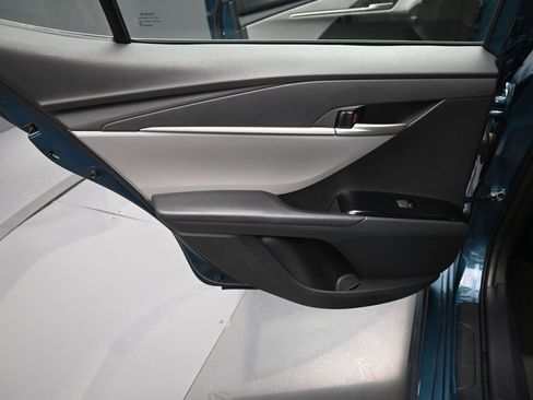 Used 2025 Toyota Camry SE image 30