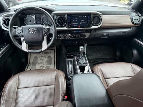 Used 2016 Toyota Tacoma Limited image 19