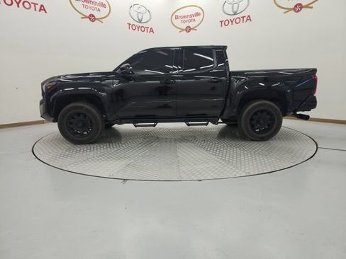 Used 2025 Toyota Tacoma SR5 AWD/4WD image 5