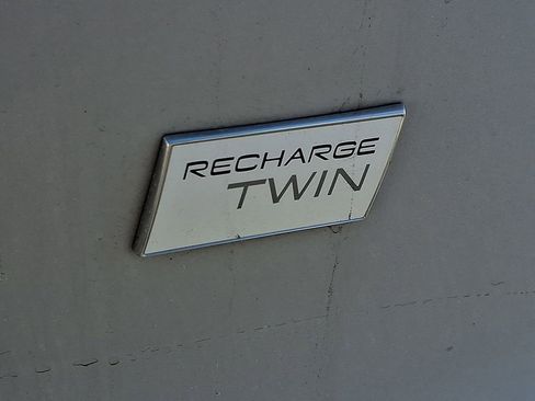 Used 2022 Volvo XC40 P8 Recharge Ultimate image 22