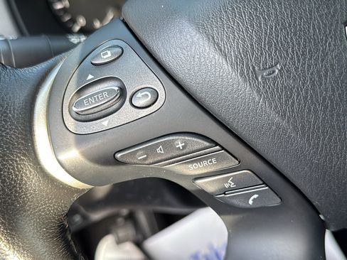 Used 2020 Nissan Pathfinder SL image 10