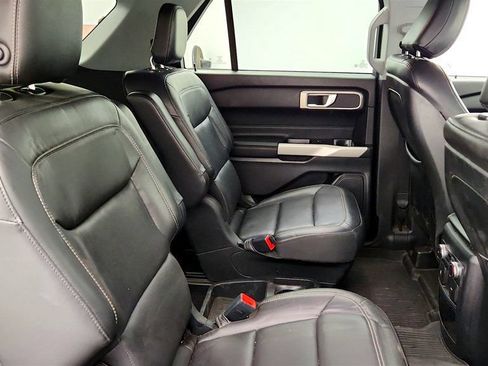 Used 2020 Ford Explorer XLT w/ Equipment Group 202A AWD/4WD image 22