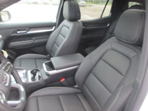 New 2026 GMC Terrain Elevation w/ Elevation Premium Package AWD/4WD image 11
