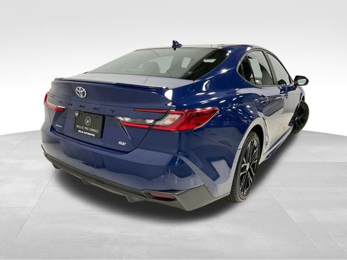 Used 2025 Toyota Camry SE FWD image 11