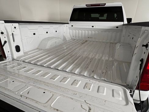 Used 2025 Chevrolet Silverado 2500 Custom w/ Custom Value Package image 17