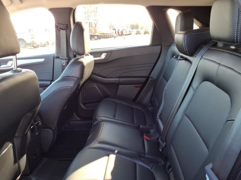 Certified 2025 Ford Escape Platinum w/ Class II Trailer Tow Package image 14