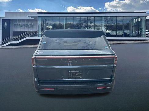 New 2026 Lincoln Navigator Reserve w/ Jet Appearance Package AWD/4WD image 7