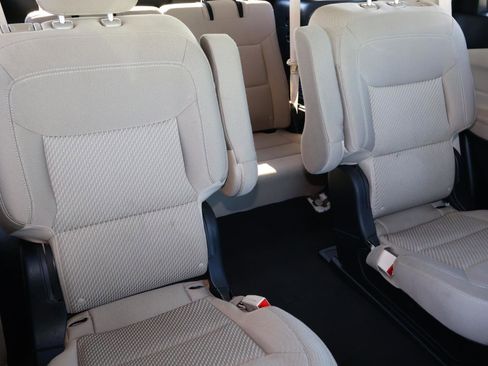 Used 2023 Ford Explorer XLT image 19