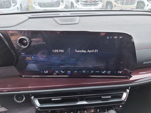 Used 2024 Chevrolet Traverse RS image 25