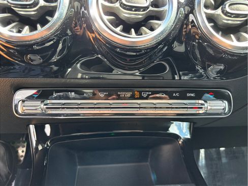 Used 2023 Mercedes-Benz CLA 250 4MATIC image 31