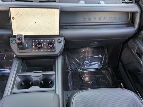 Used 2026 Land Rover Defender 110 OCTA AWD/4WD image 28