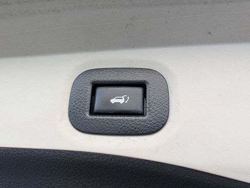 Used 2019 Nissan Rogue SV image 15