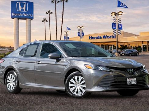 Used 2020 Toyota Camry LE FWD image 2