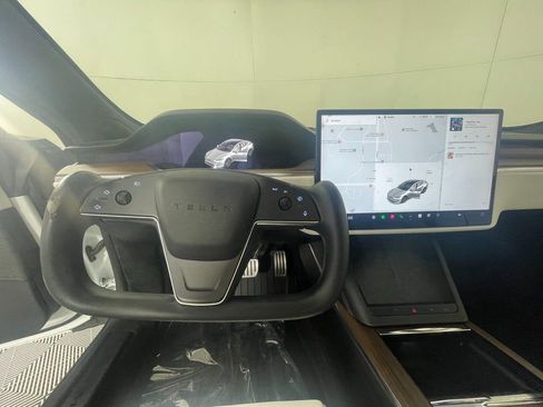 Used 2023 Tesla Model S Standard Range image 19