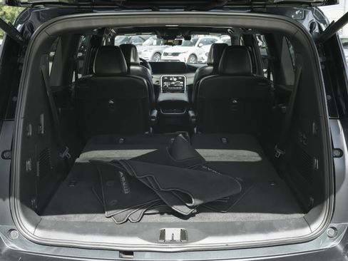 Used 2025 Nissan Armada Platinum image 41