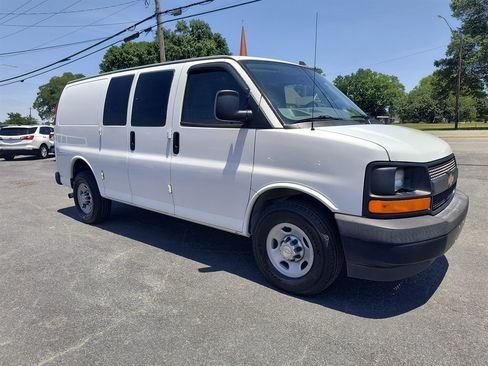 Used 2017 Chevrolet Express 2500 RWD image 7