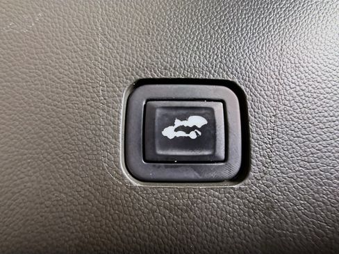 Used 2022 Chevrolet Traverse RS FWD image 44