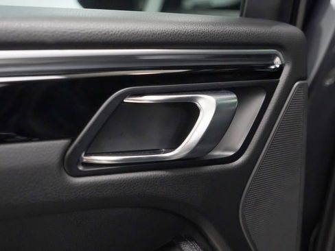 Used 2024 Porsche Macan image 15