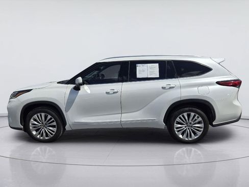 Used 2023 Toyota Highlander Platinum FWD image 5