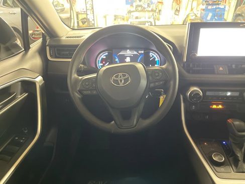 Certified 2025 Toyota RAV4 LE AWD/4WD image 16