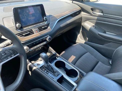 Used 2024 Nissan Altima 2.5 SV FWD image 24