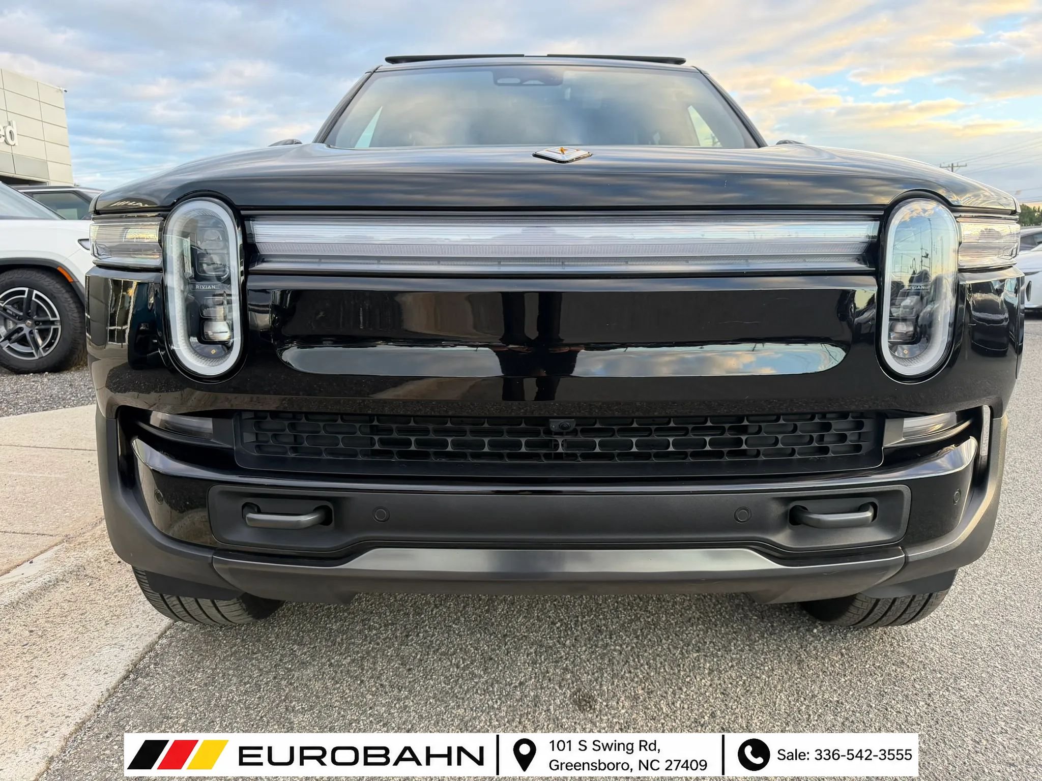 Used 2025 Rivian R1S Adventure Dual AWD/4WD image 22