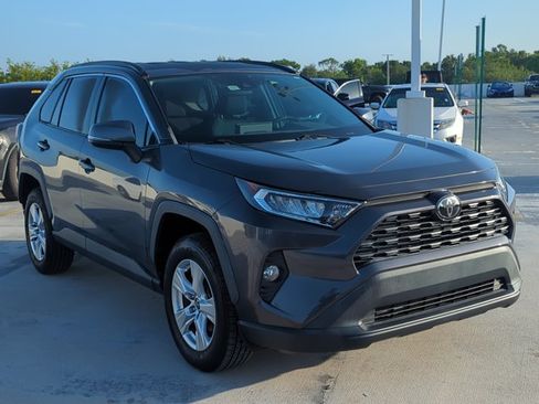 Used 2021 Toyota RAV4 XLE FWD image 3