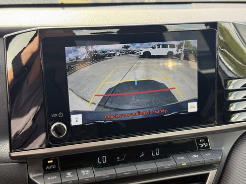 Used 2025 Toyota Camry SE image 24