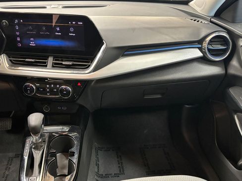Used 2025 Chevrolet Trax LT image 34