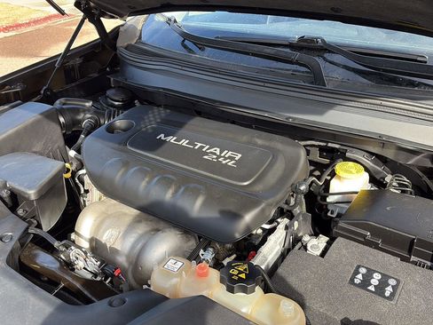 Used 2019 Jeep Cherokee Latitude Plus w/ Cold Weather Group image 26