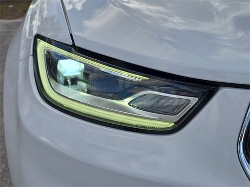 Certified 2024 Chrysler Pacifica Touring image 7